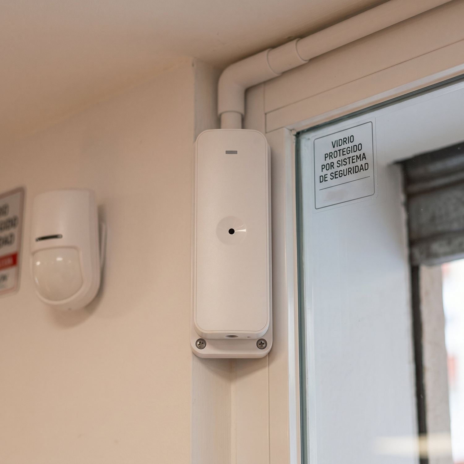 Cómo Potenciar la Seguridad con el Detector Inalámbrico de Ruptura de Cristal AX PRO