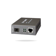 TP-LINK MC220L - CONVERTIDOR FIBRA ÓPTICA MONOMODO O MULTIMODO , 1 PUERTO SFP 1000 MBPS , 1 PUERTO RJ45 10/100/1000 MBPS , PLUG AND PLAY-Convertidor de Medios-TP-LINK-Bsai Seguridad & Controles