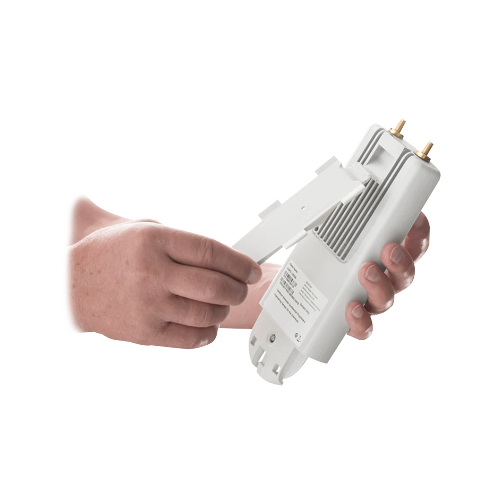 ADAPTADOR PARA MONTAR RADIOS CAMBIUM EPMP5-C, EPMP5-GPS Y EPMP5GL EN ANTENAS UBIQUITI Y SECTORIALES CARRIER CLASS RF ELEMENTS-Antenas-RF ELEMENTS-Bsai Seguridad & Controles