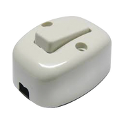 APAGADOR SENCILLO VISIBLE DE BAQUELITA OVAL 6 AMP INCLUYE TORNILLOS Y BASES DE INSTALACIÓN.-Herramientas-SURTEK-Bsai Seguridad & Controles