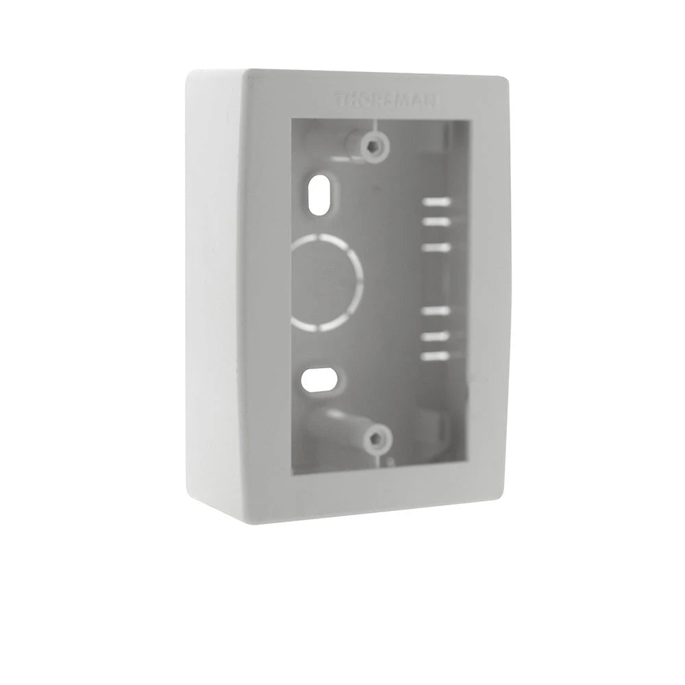 CAJA PLASTICA TMK S1 THORSMAN 7902-02001 COLOR BLANCO DE PVC AUTO EXTINGUIBLE CON FONDO, INCLUYE TAQUETE Y PIJA PARA SU FIJACIÓN, RESISTENCIA A LA HUMEDAD Y ATMÓSFERA CORRESIVA, CERTIFICADO EN CSA, CUMPLE LA NORMA UL 94 V0 Y NOM-001-SEDE-2005-Canalizacion-THORSMAN-Bsai Seguridad & Controles