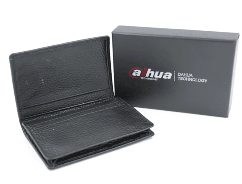 DAHUA MATPRO036 - PORTA TARJETAS NEGRO/ TIPO PIEL/ CON LOGO DAHUA/ PROMOCIONAL-Material POP-DAHUA-DHT3010056-Bsai Seguridad & Controles