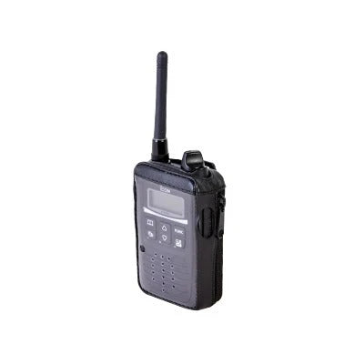 FUNDA REFORZADA DE PIEL CON CIERRE LATERAL Y VISOR DE PANTALLA FRONTAL TRANSPARENTE, PARA USO EN RADIOS IP-100H.-Radios ICOM WiFi-SYSCOM-Bsai Seguridad & Controles