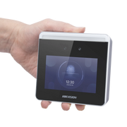 TERMINAL WIFI DE RECONOCIMIENTO FACIAL ULTRA RÁPIDO Y LECTURA DE CÓDIGOS QR / ASISTENCIA + CONTROL DE ACCESO / SOPORTA APP DE HIK-CONNECT (P2P) / HASTA 1.5 MTS DE RECONOCIMIENTO INCLUSO EN MOVIMIENTO-Acceso SIN CONTACTO-HIKVISION-Bsai Seguridad & Controles