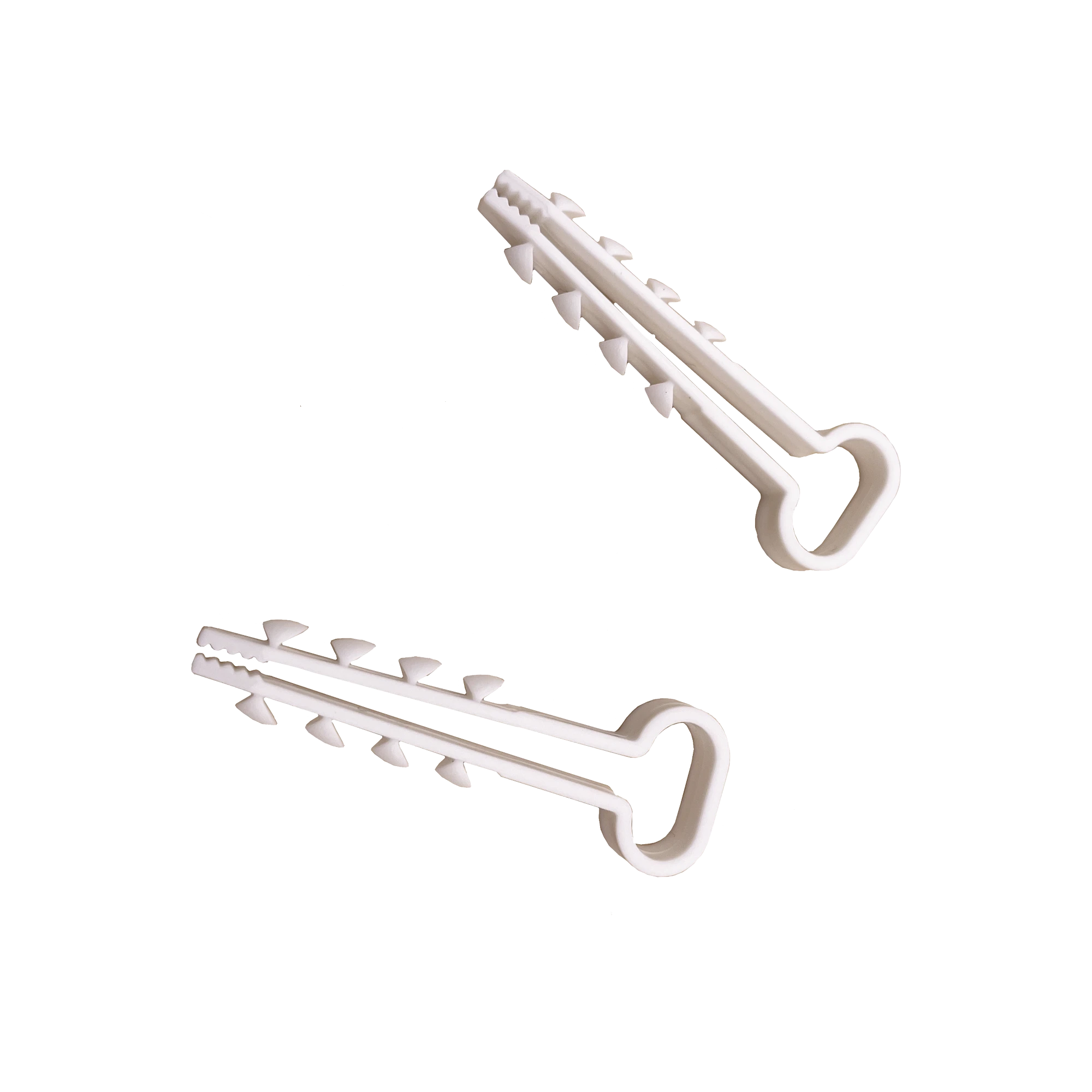 BOLSA CON 100 CLIPS SUJETADORES DE PLÁSTICO PARA CABLES DE 6 A 12 MM. IDEALES PARA INSTALACIONES EN PARED, BRINDAN SUJECIÓN FIRME Y SEGURA.