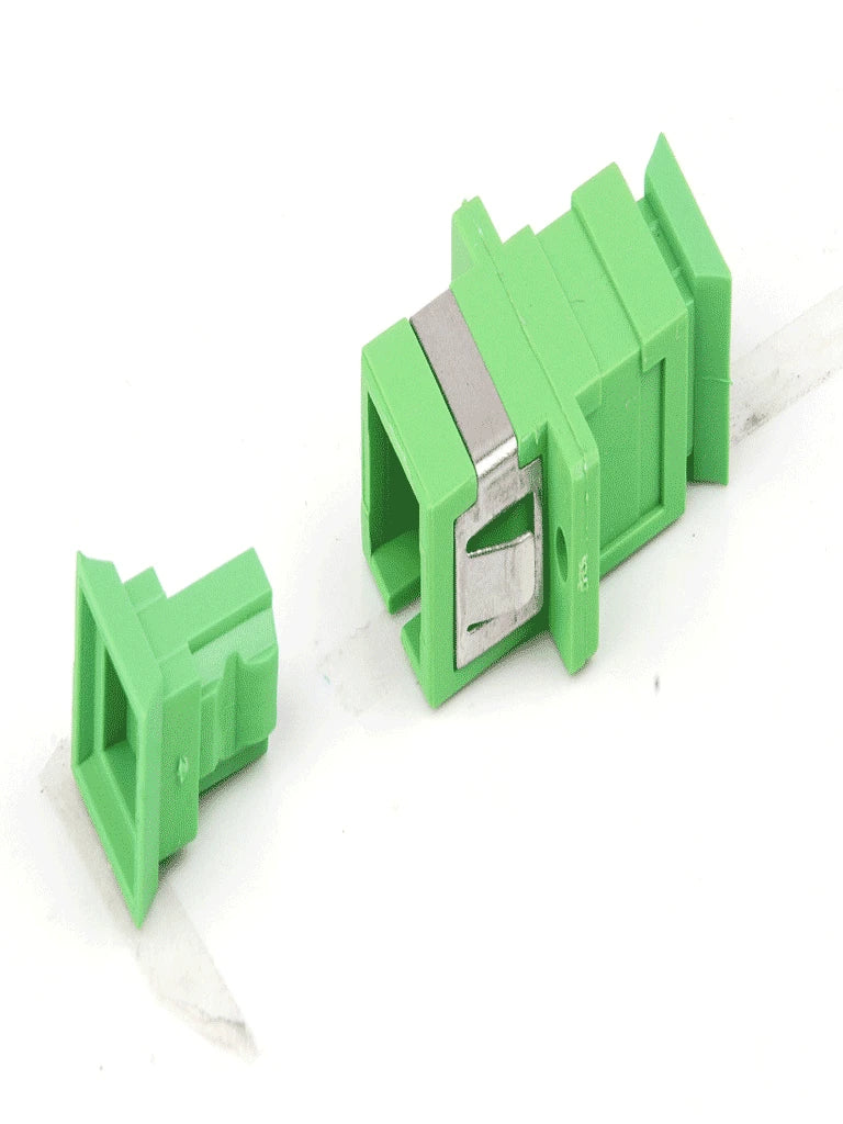 SBE TECH SBE-ADAPSCAPC-S - ADAPTADOR SIMPLEX DE SC/APC A SC/APC MONOMODO/VERDE CON OREJAS-Acopladores-SBE TECH-Bsai Seguridad & Controles