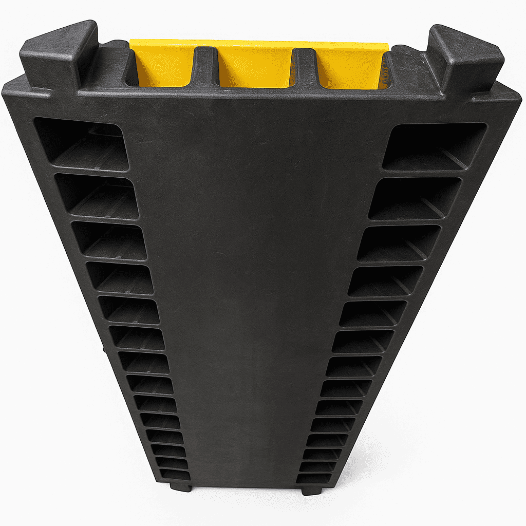 PROTECTOR DE CABLE DE 3 CANALES / BASE DE GOMA Y TAPA DE PLÁSTICO / TAMAÑO DEL CANAL 30X30MM / CAPACIDAD DE CARGA 5 TONELADAS / LONGITUD 90 CM / ANCHO DEL CONTORNO 50 CM / ALTURA 4.5 CM / COLOR AMARILLO-NEGRO / MATERIAL HULE-Acceso Vehicular-ACCESSPRO-Bsai Seguridad & Controles