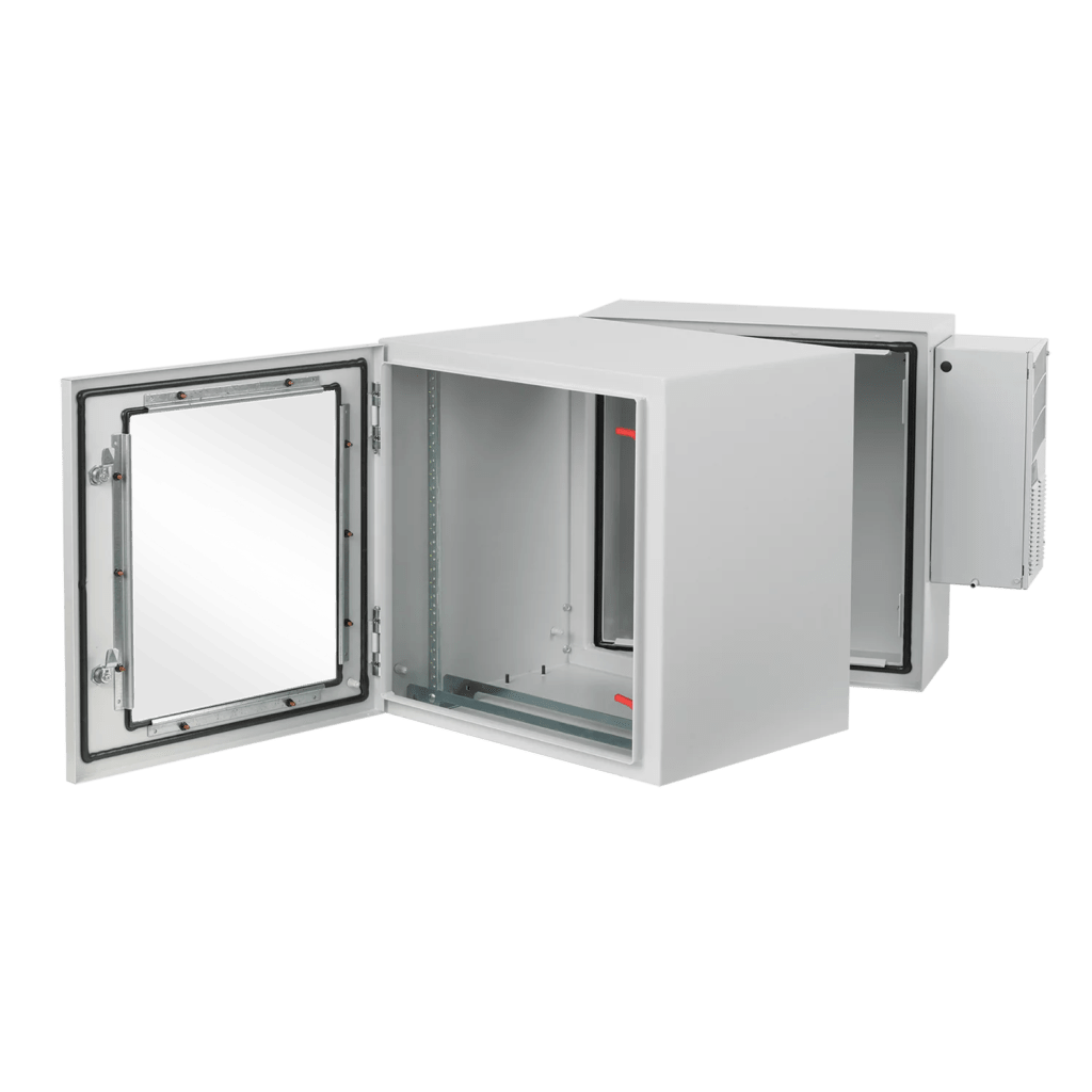 GABINETE INDUSTRIAL PROTEK DE PUERTA CON VENTANA, CON AIRE ACONDICIONADO DE 800 BTU, PROTECCIÓN NEMA TIPO 4/12; IP66; IK10, ABATIBLE, FABRICADO EN ACERO, 19 UR, COLOR GRIS CLARO