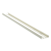 BASE PARA CANALETA T-45, DE PVC RÍGIDO, CON ORIFICIOS PERFORADOS PARA MONTAJE, 60.3 X 18.5 X 3000 MM, COLOR BLANCO MATE